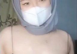 Cewek Jilbar masker remas nenen